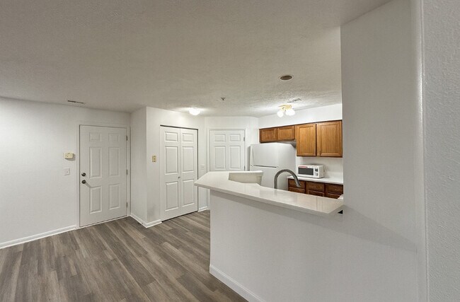 Foto del edificio - 1575 Oakfield Dr