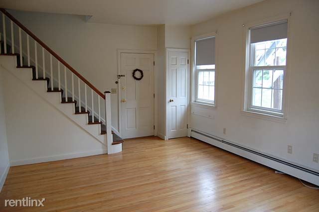 Building Photo - 2 br, 1.5 bath Condo - 180 Gano St 2E Unit 2E