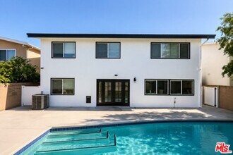 Building Photo - 18113 Bromley St