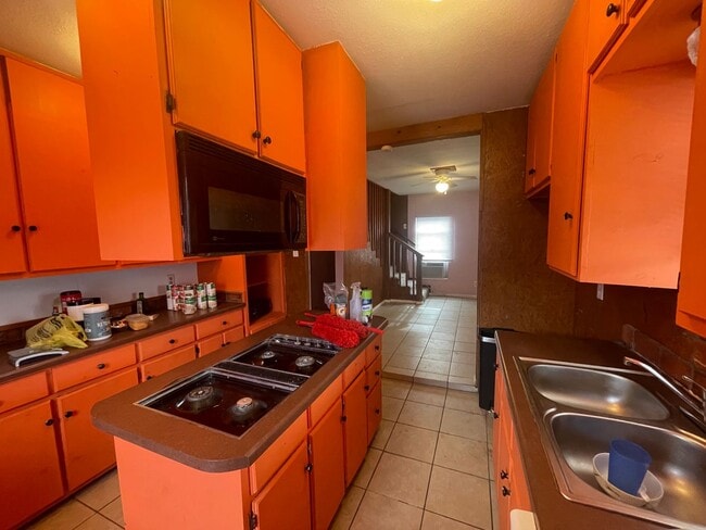 Building Photo - RENT-TO-OWN 3 Bedroom Home with Large Back...