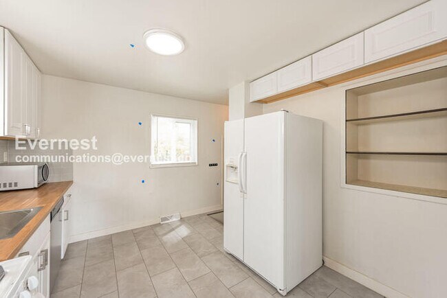 Building Photo - 1561 S Zuni St