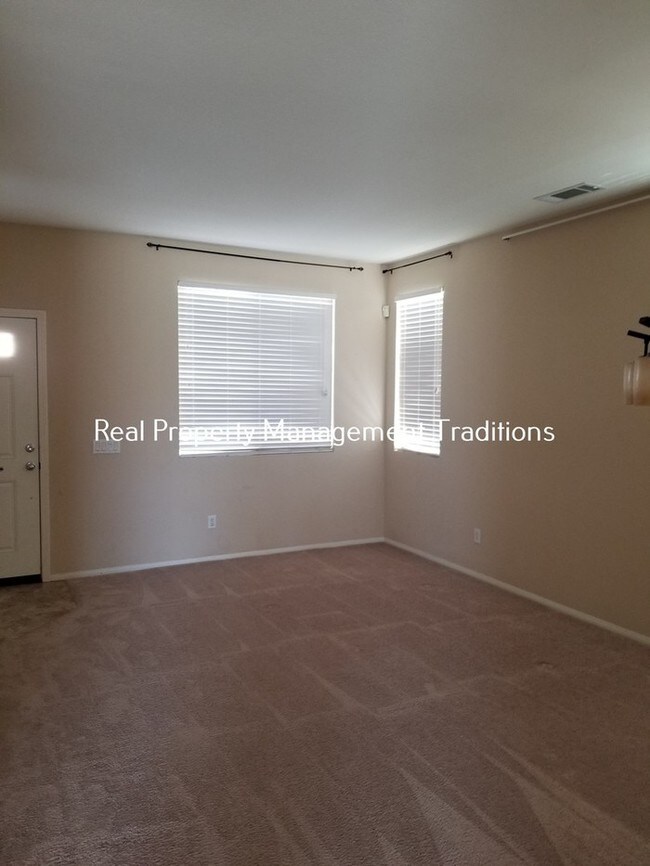 Building Photo - 3 + 3 with Bonus Room in Ana Verde