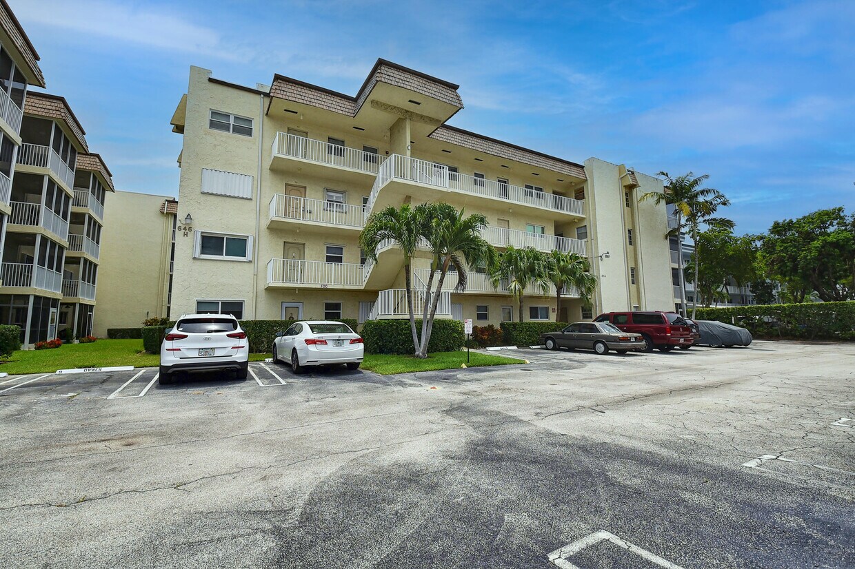 Primary Photo - 646 Snug Harbor Dr