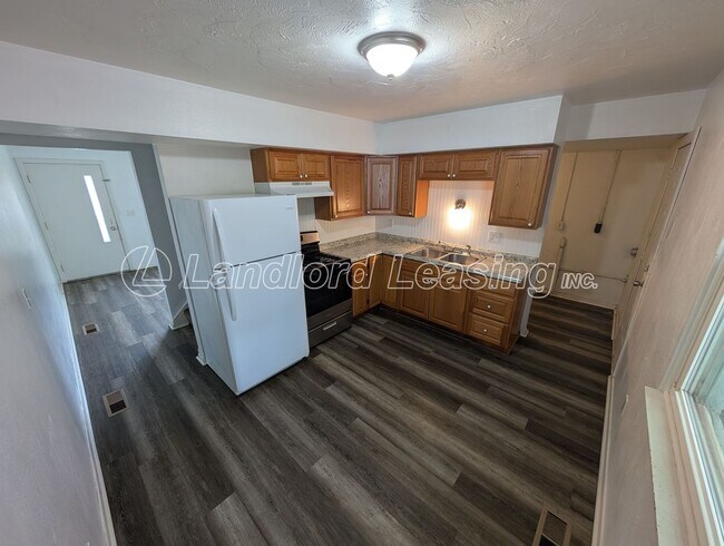 Foto del edificio - Well-Maintained 3-Bedroom Townhouse in Lorain