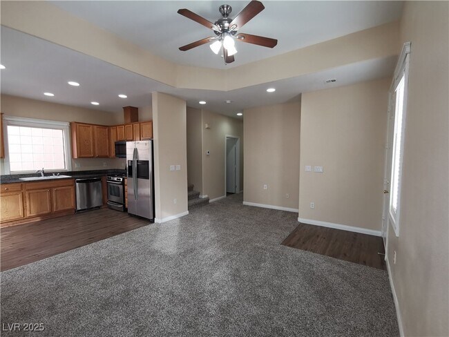 Foto del edificio - 7579 Holiday Hills St