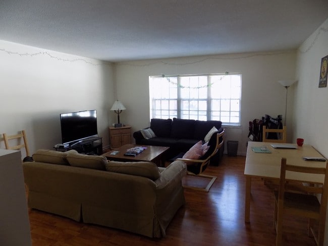 Photo - 104 Lake Shore Rd Apartments