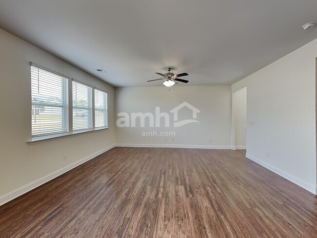 Foto del edificio - 145 Twin River Dr