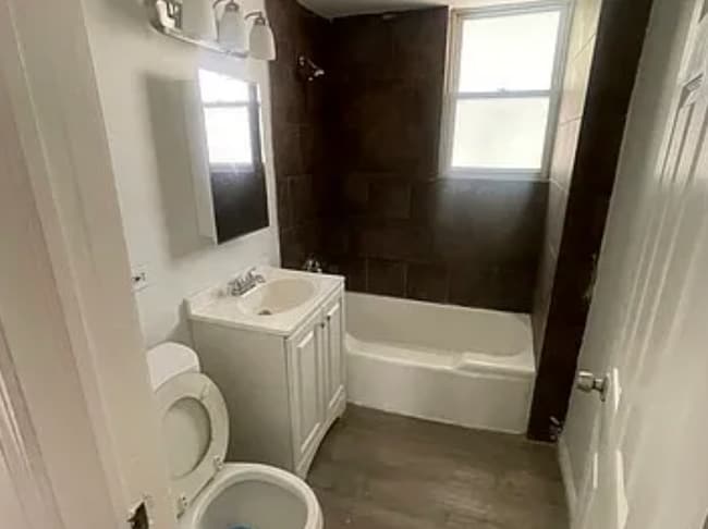 Building Photo - 4BR / 1BA Home with Basement – Near Rainbow Beach