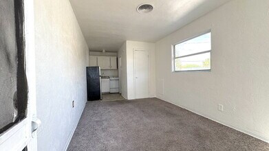 Building Photo - 419-421 N Wild Olive Ave
