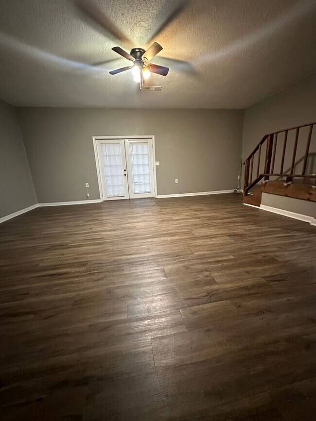 Building Photo - 7715 Cecelia Dr