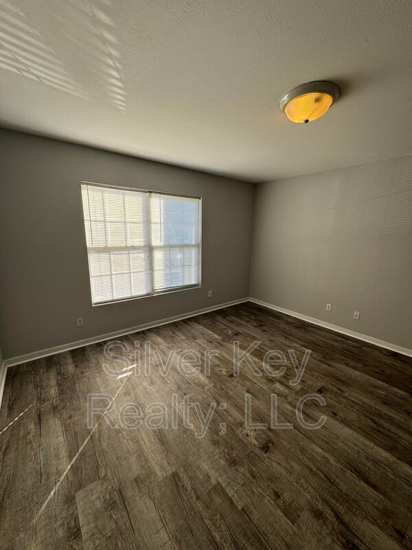 Building Photo - 236 Willow Creek Drive