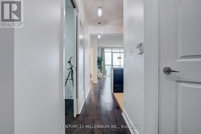Building Photo - 80 Absolute Ave