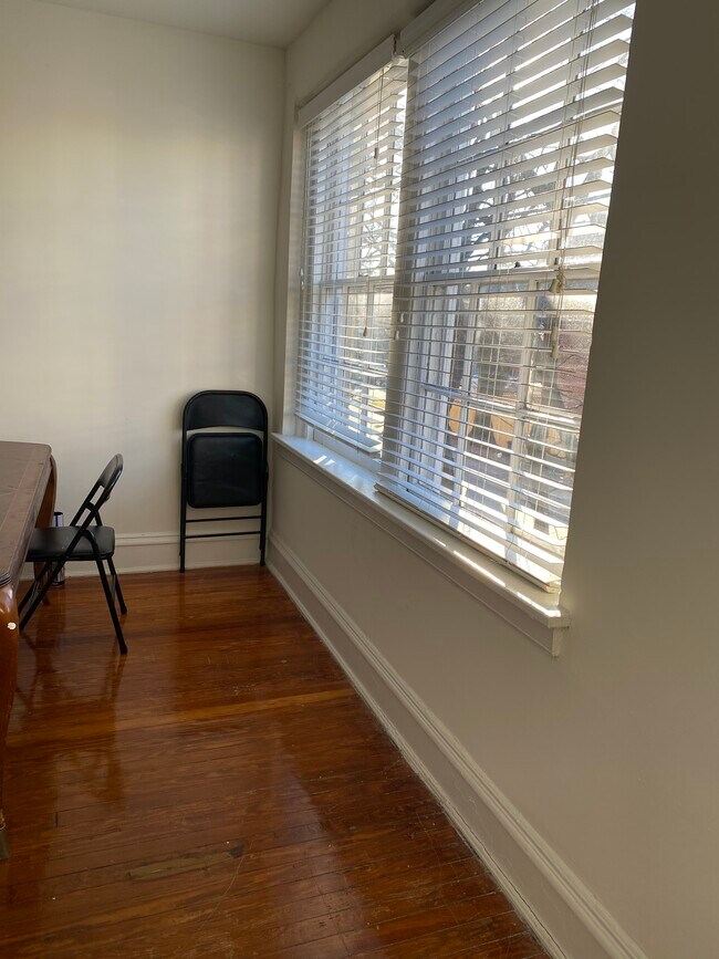 Foto del edificio - 807 N Robinson St