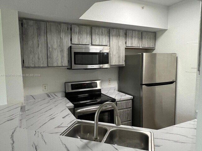 Foto del edificio - 755 SW 148th Ave