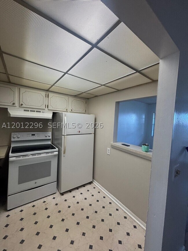 Building Photo - 166 Easthampton G