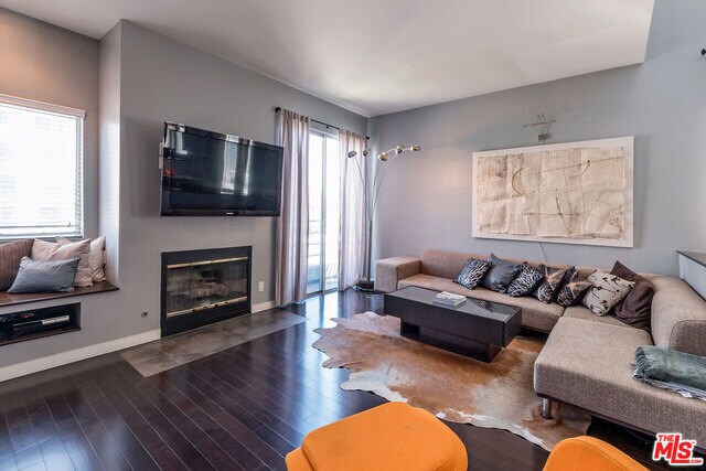Foto del edificio - 1617 S Beverly Glen Blvd