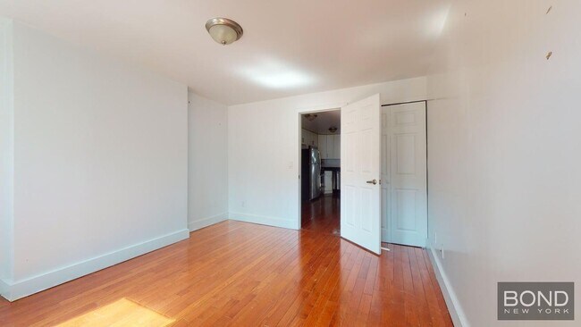 Foto del edificio - 125 E 7th St
