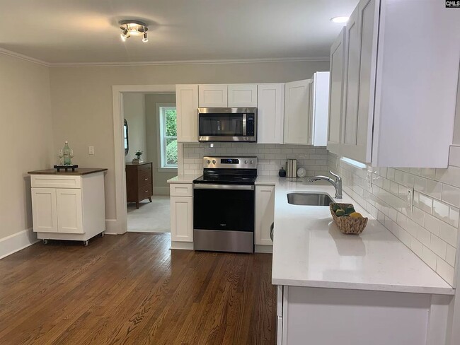 Building Photo - Beautifully Renovated 4BR/3BA Home in Fore...