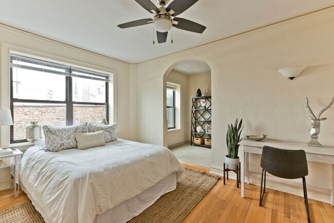 Foto del edificio - 1824 N Lincoln Park W