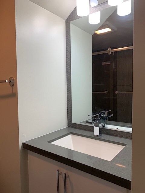 Foto del edificio - 4271 Rosewood Ave