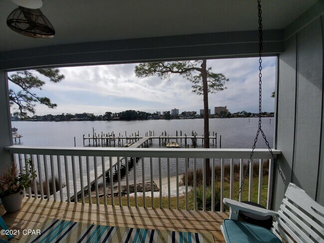 Building Photo - 6909 N Lagoon Dr