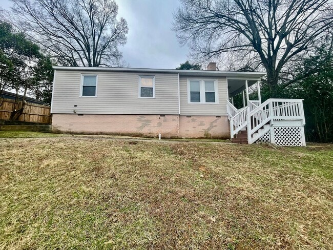 Building Photo - Welcome to this charming 3-bedroom, 1-bathroom home located off Freedom Dr in the vibrant city of...