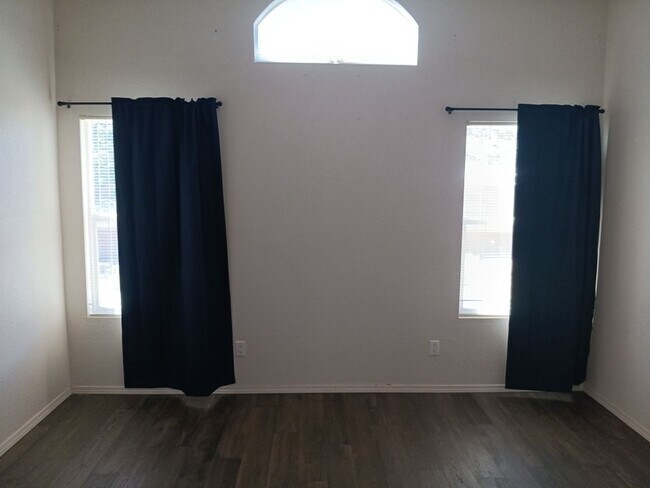 Foto del edificio - 3 Bedroom, 2 Bathroom Home! Schedule a Sho...