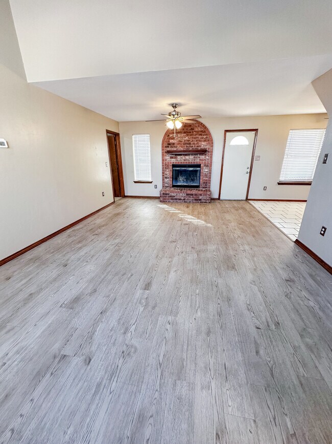 Building Photo - 4510 SW Wendy Dr