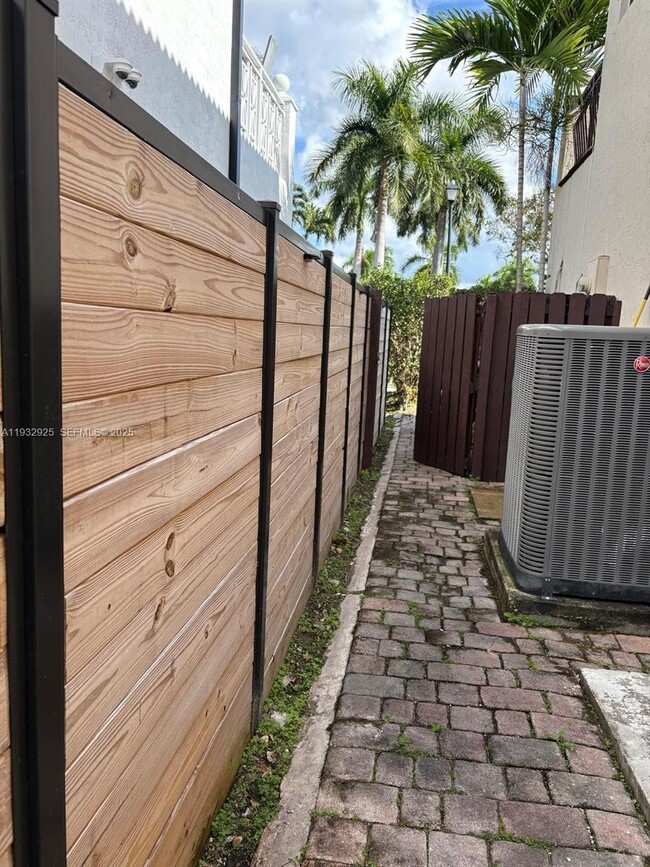 Foto del edificio - 6320 SW 163rd Pl