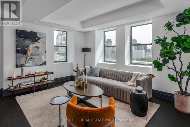 Building Photo - 2 Avenue Rd