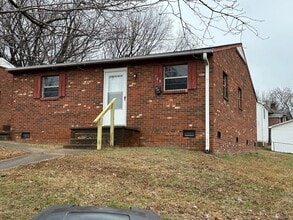 Building Photo - 105 N Cleveland Ave