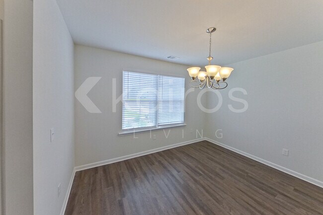 Foto del edificio - 204 Redwood Ct.