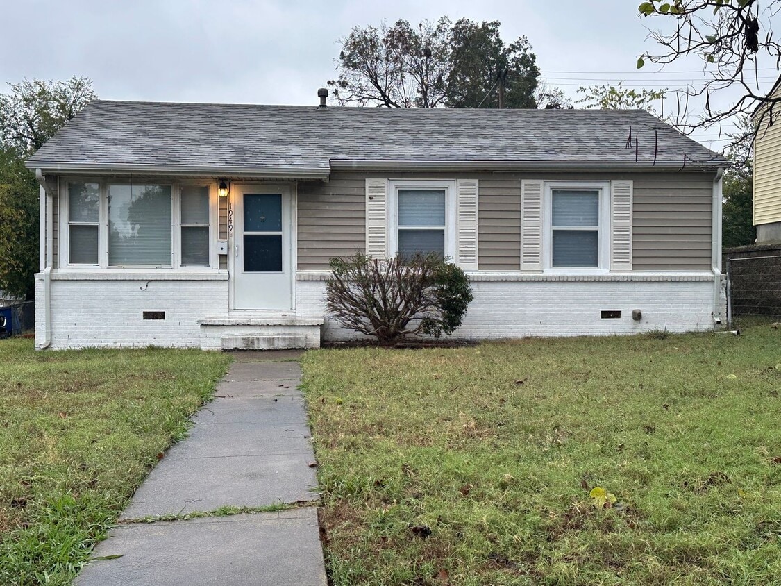 Primary Photo - 2 bed, 1 bath home in the Carbondale triangle