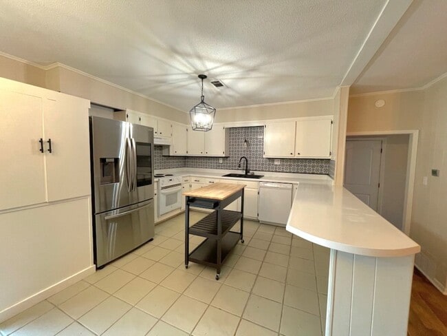 Foto del edificio - Cute bungalow in the heart of everything! Updated!