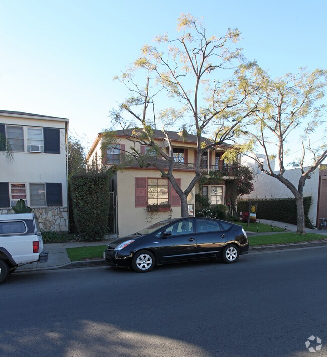 44464448 Ambrose Ave, Los Angeles, CA 90027 Apartments in Los