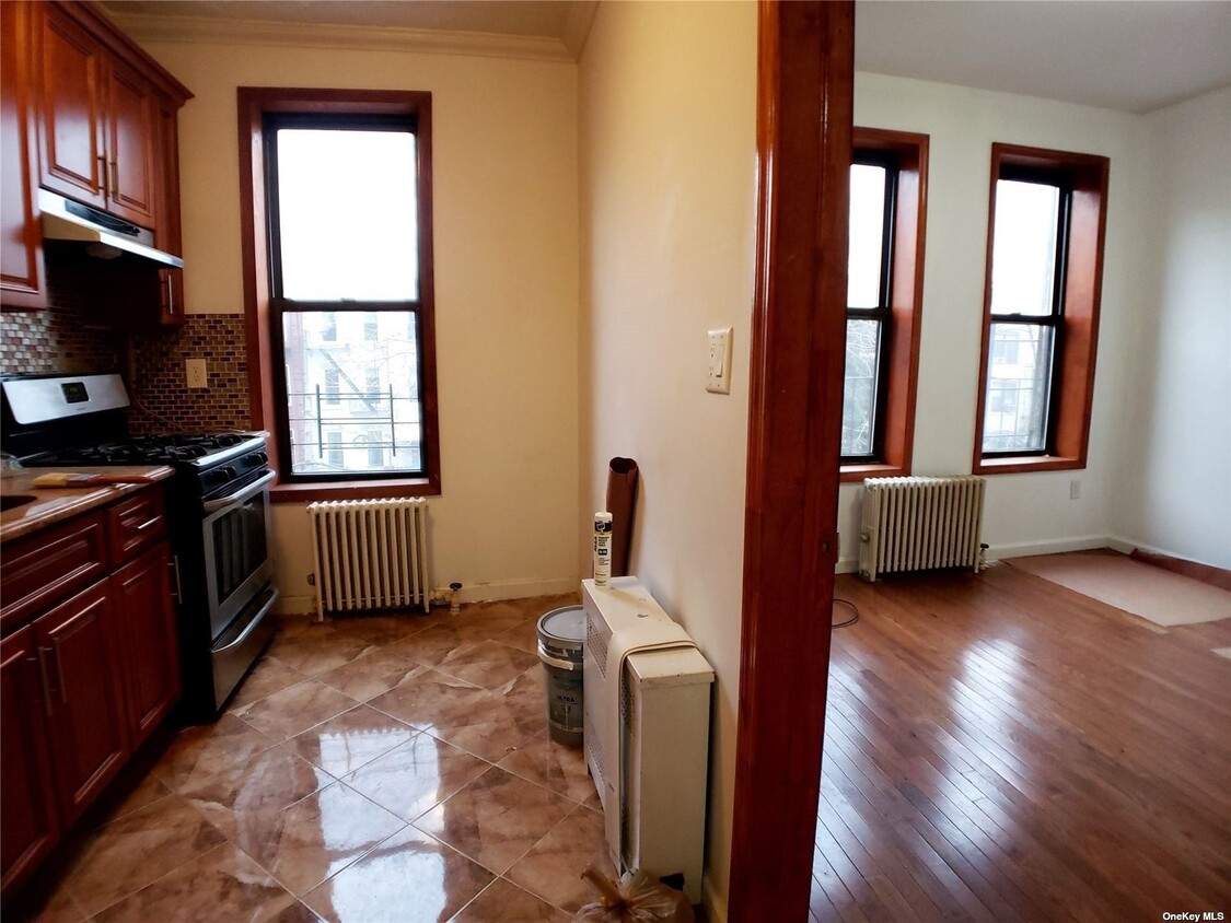 Building Photo - 324 5th St