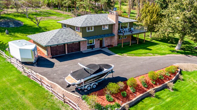 Building Photo - 34 Larchwood Ln