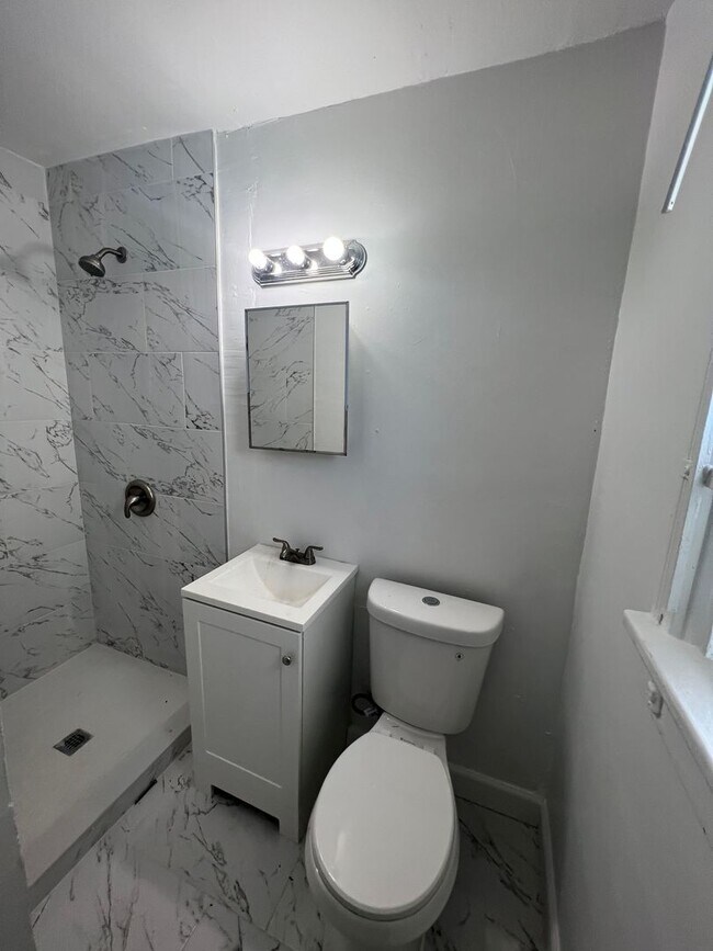 Foto del edificio - 7525 NE Miami Ct
