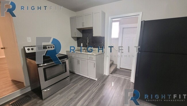 Building Photo - Stop! Look no further. Make this rental property, yours!