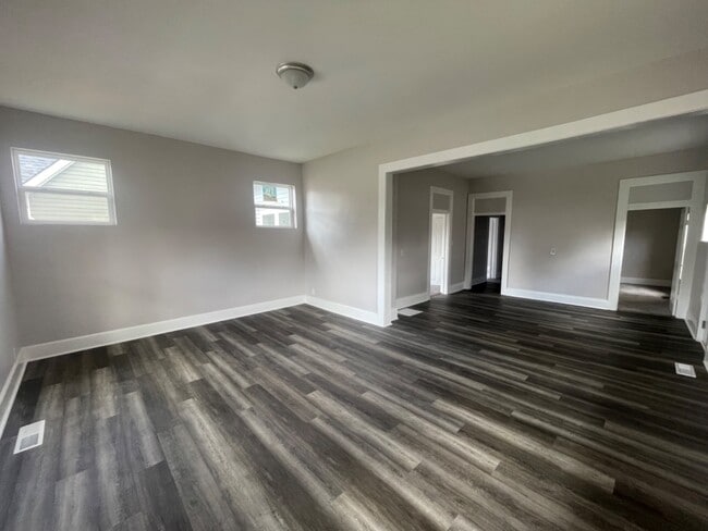 Photo - 1138 W 30th St House