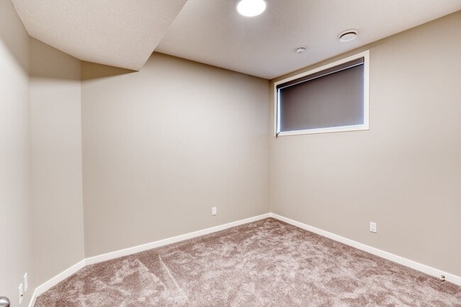 Building Photo - 149 Arbour Lake Hill NW