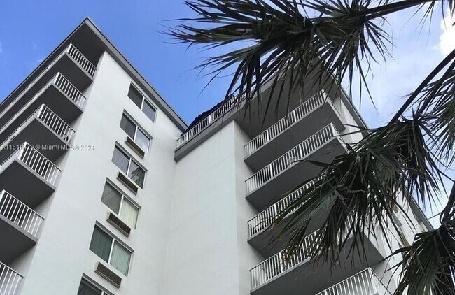 Building Photo - 1255 Collins Ave