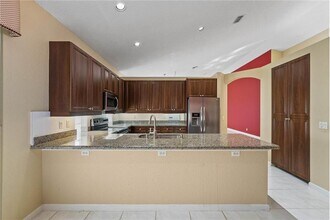 Building Photo - 10860 Fairmont Village Dr