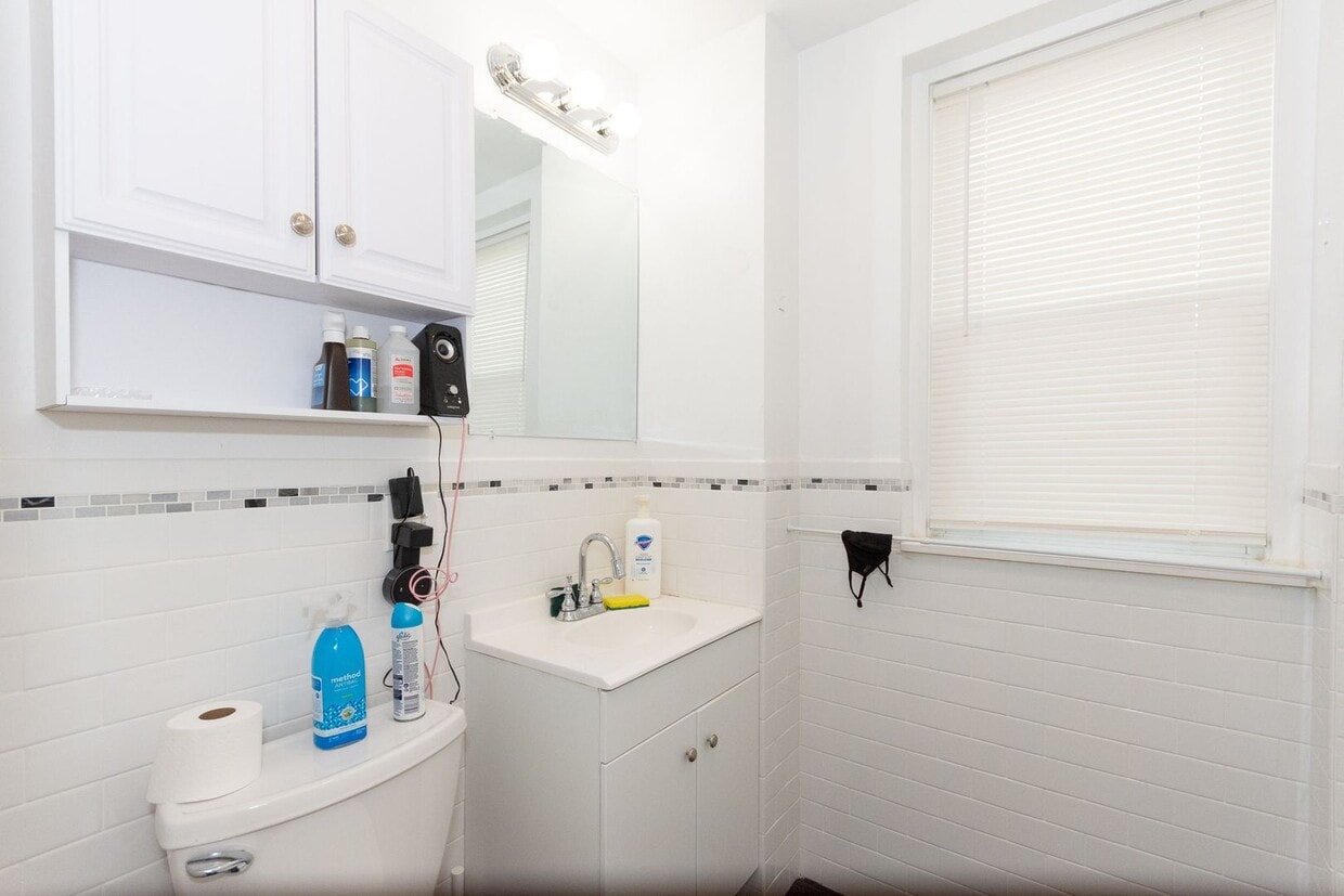 Gorgeous new four bedroom, Stainless steel kitchen, granite counter tops. - Gorgeous new four bedroom, Stainless steel kitchen, granite counter tops.