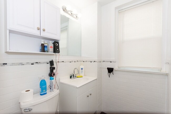 Gorgeous new four bedroom, Stainless steel kitchen, granite counter tops. - Gorgeous new four bedroom, Stainless steel kitchen, granite counter tops. Apartment