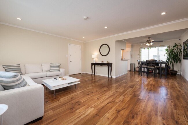 Building Photo - 1561 Marina Ct