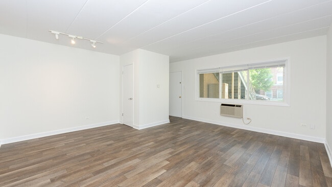 Building Photo - 135 S Kenilworth Ave