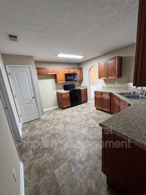 Foto del edificio - 7411 Garnet Dr