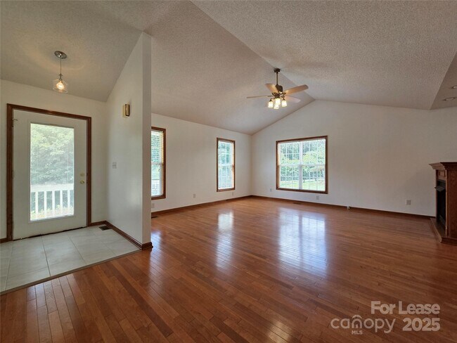 Foto del edificio - 4641 Hickory Grove Rd