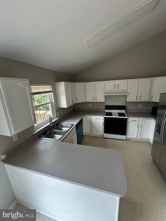 Building Photo - 45509 Brawny St